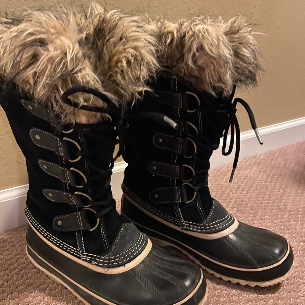 Joan of Arc Sorel winter boots size 9